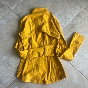 Lululemon define jacket size 6!💛
